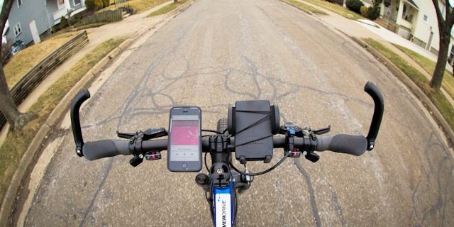 fiets tel week-Fietsen met AirPods slim of gevaarlijk